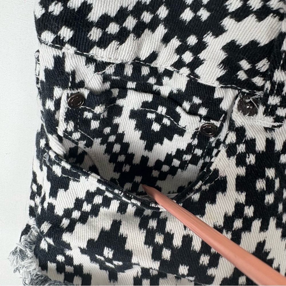 Empyre Patterned Cut Off Shorts - Picture 6 of 8
